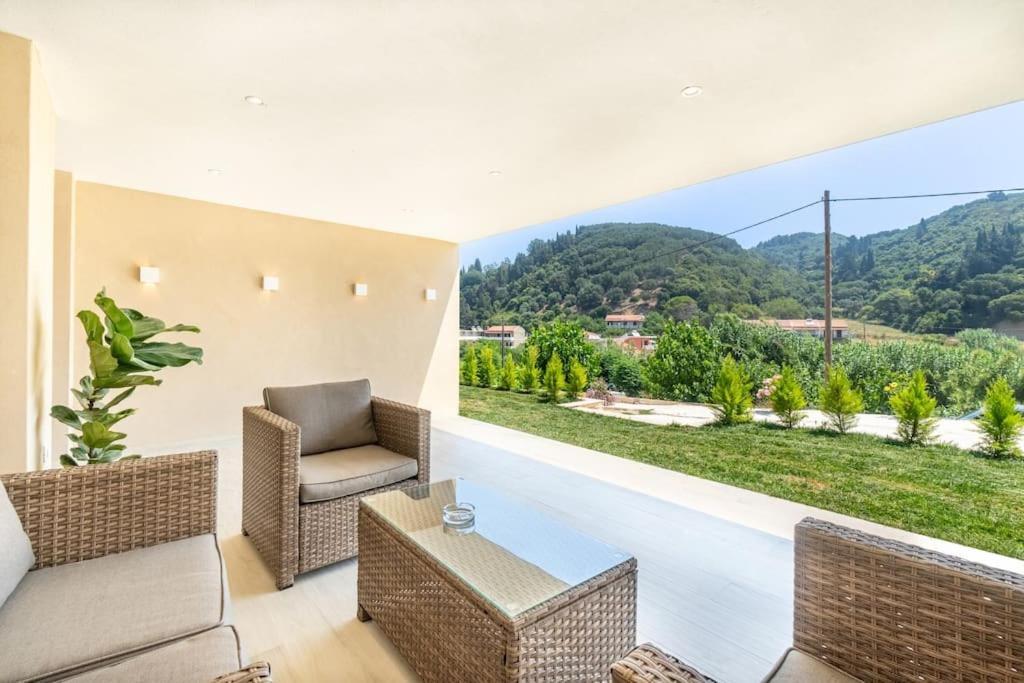 Villa Vasillis-Heated Swimming Pool With Infinity View Vitalades Exterior photo